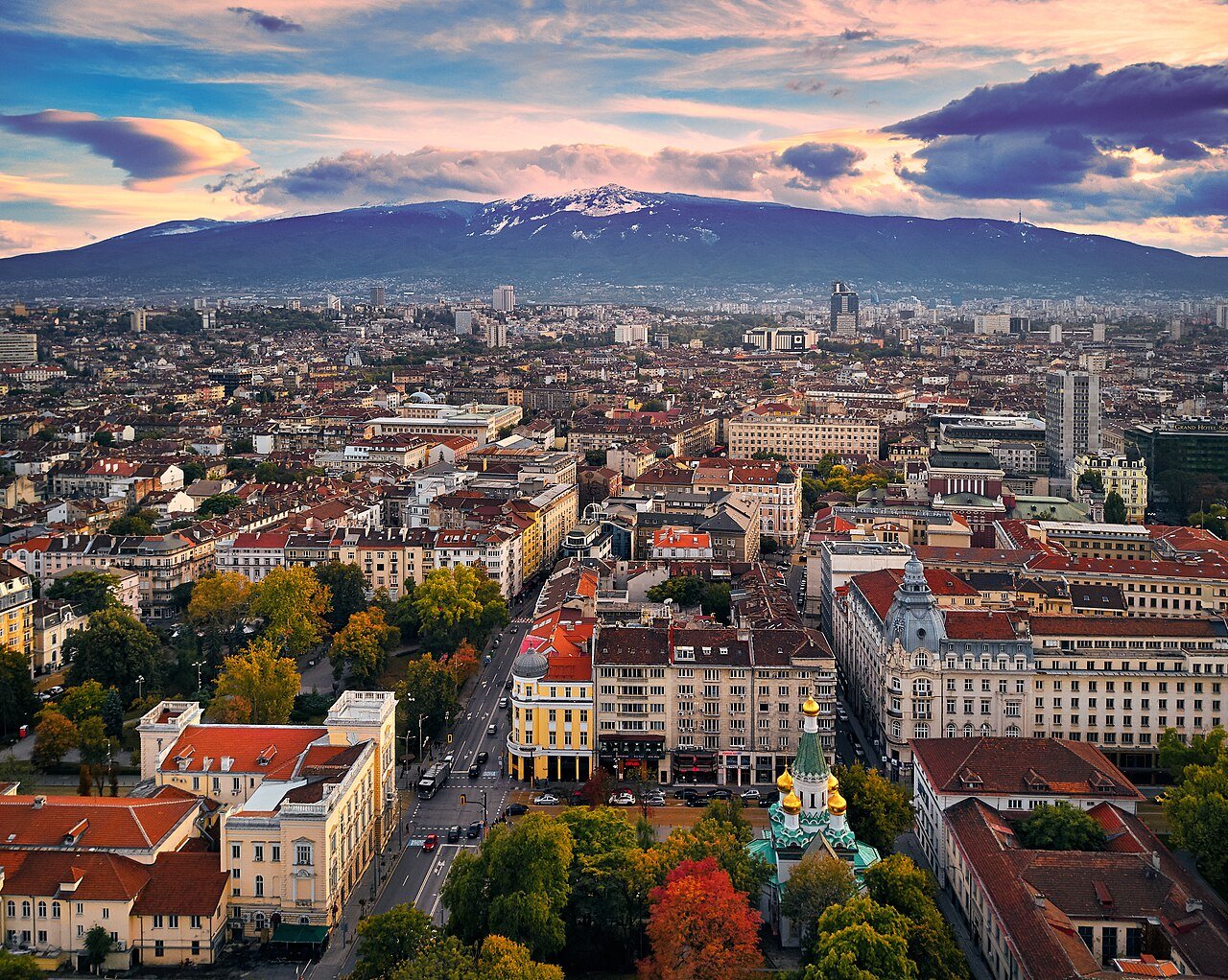 Centrul Sofiei cu muntele Vitoșa în spate