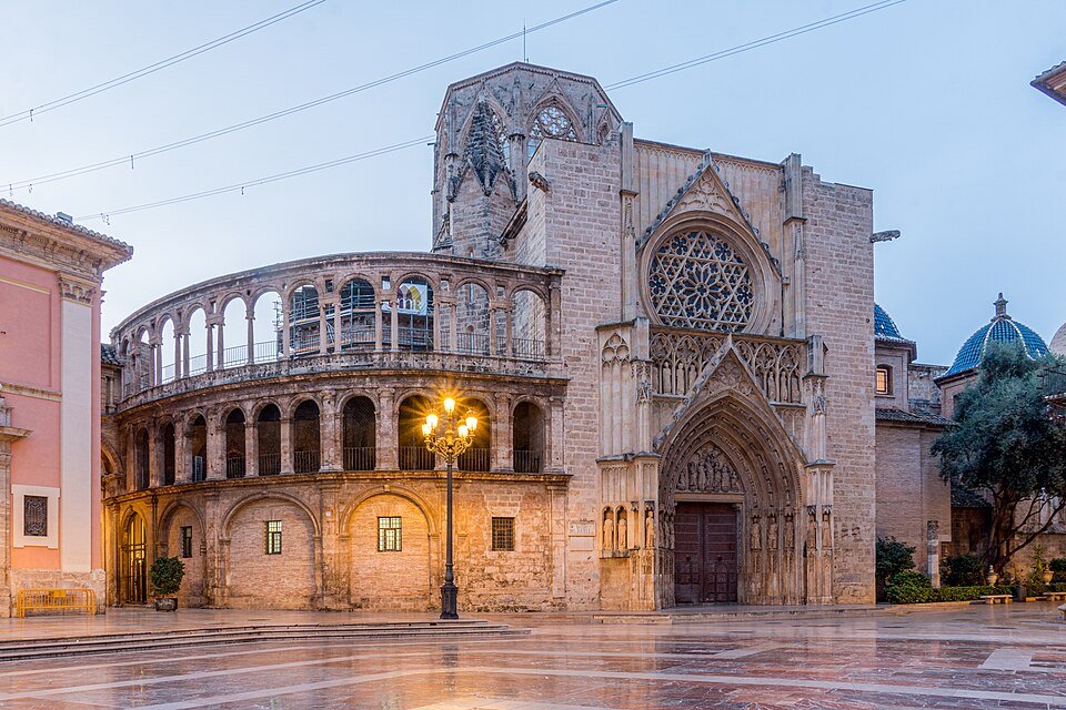 Catedrala din Valencia în zori