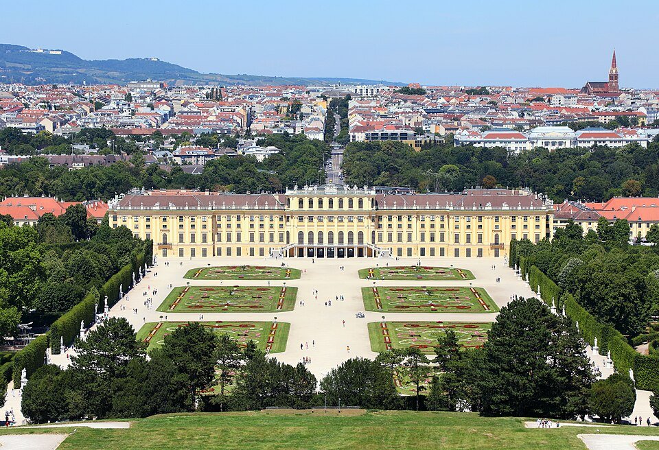 Palatul Schönbrunn din Viena